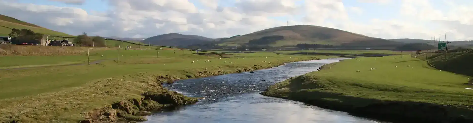 Upper Clyde valley near Abington. The West coast main Line railway follows the young River Clyde near Abington and Elvanfoot in South Lanarkshire. Photo: Steve Knight